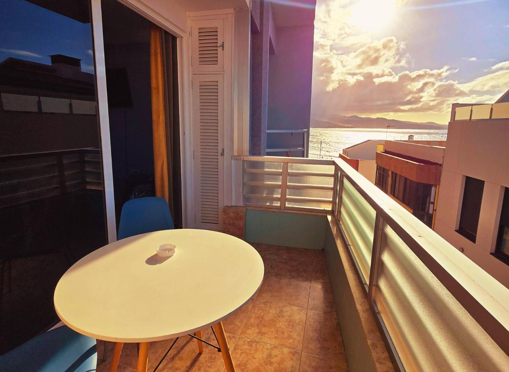 Casita Canaria Playa Beachfront Access & Lateral Ocean View With Terrace Las Palmas de Gran Canaria Exterior photo